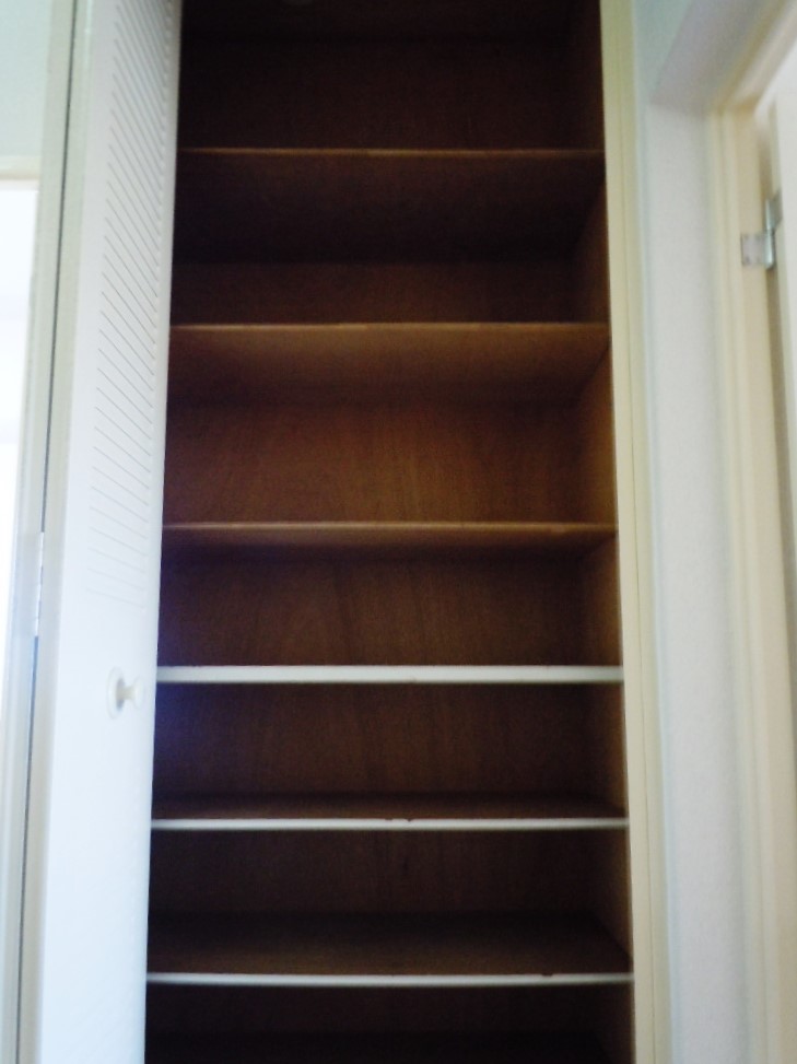 エスポワール名瀬0306号室 シューズボックス／玄関収納　※別号室の参考写真です(現況優先・仕様違いの場合あり)