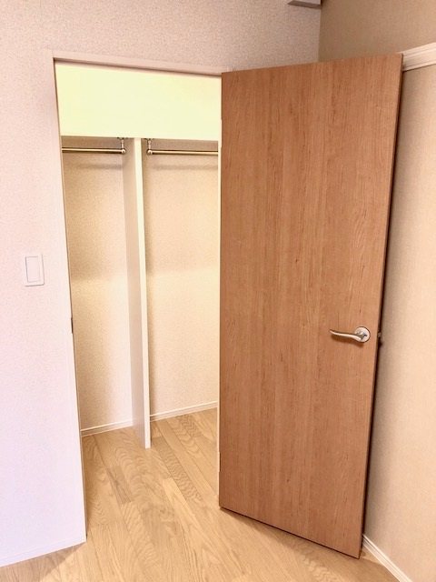 クレイノほっと熊谷203号室 収納力たっぷりのウォークインクローゼット