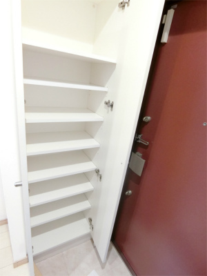 リブリ・新丸子 玄関