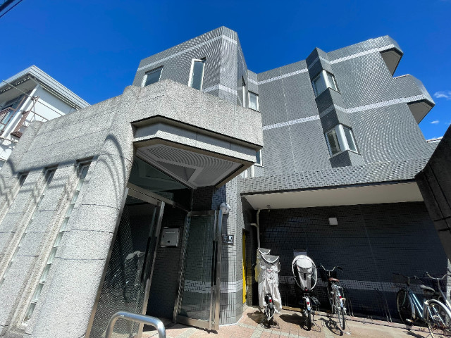 パレ岸町3階 外観