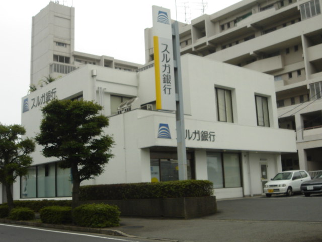 サン・サルーテ スルガ銀行厚木鳶尾支店まで481ｍ