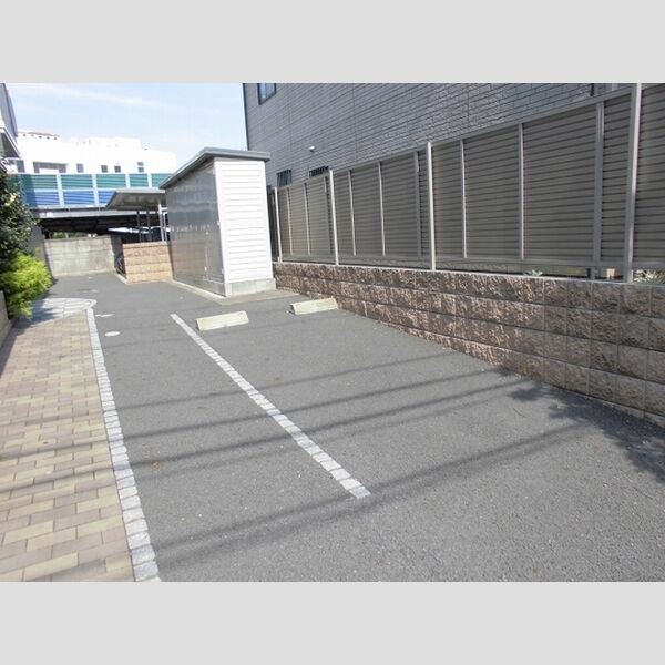 クローバーハウス 駐車場