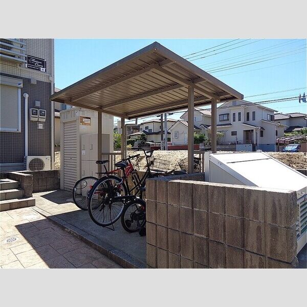 メゾンクオーレ 駐輪場