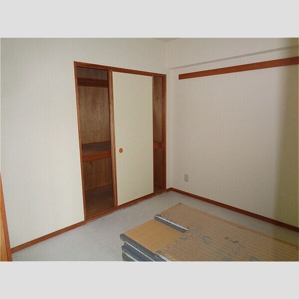 カーサフィオーレ405号室 物入れ