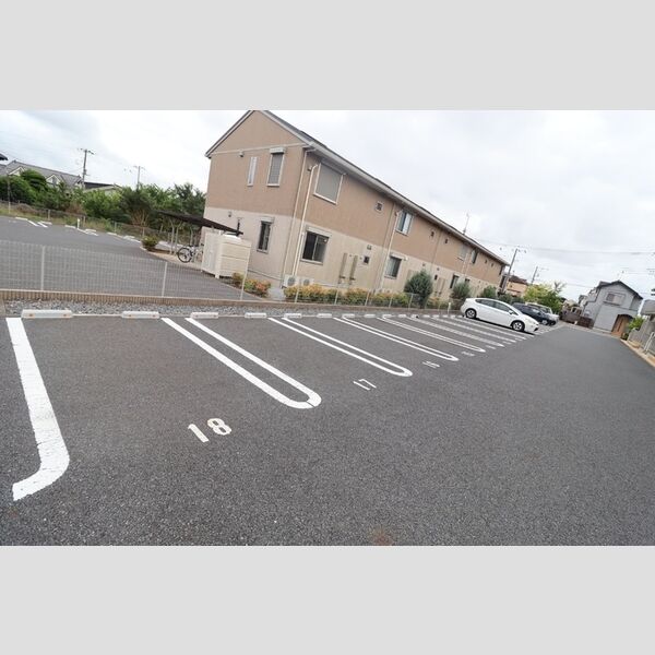 ロマージュNARITA 駐車場