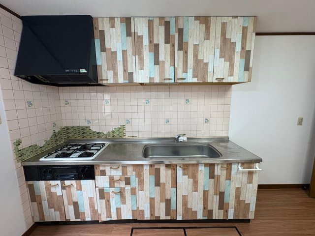 アルストロメリア ３口コンロのキッチンです