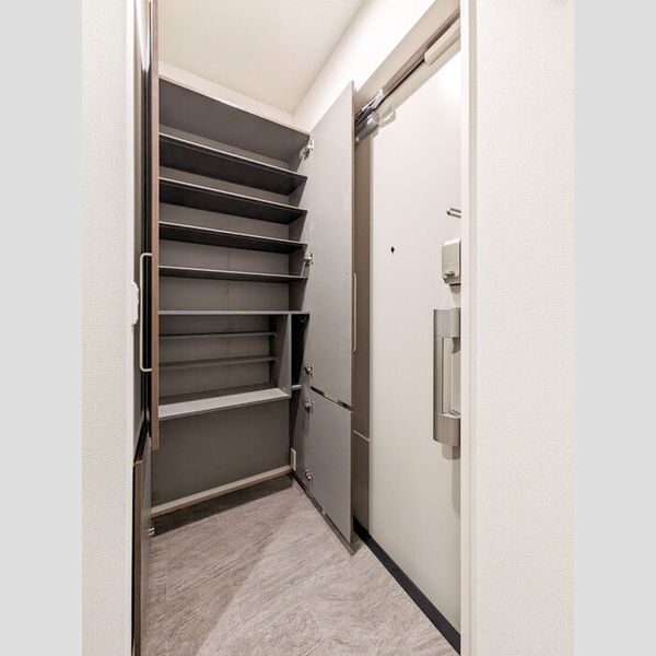 Eminence303号室 玄関・シューズボックス