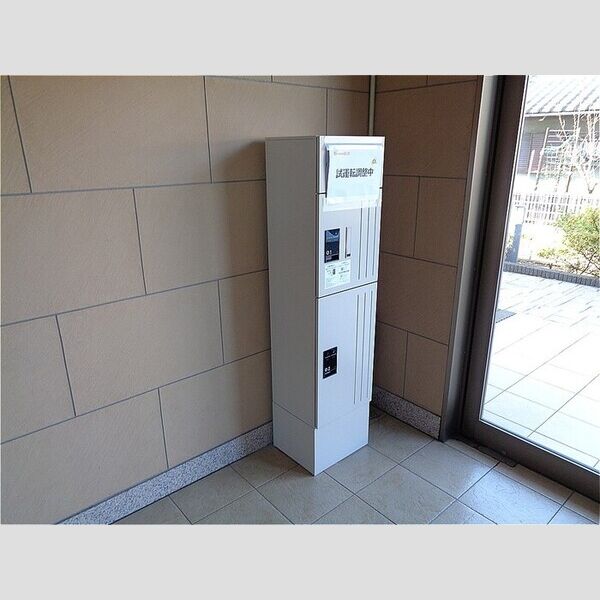 モントワール長浦210号室 宅配BOX