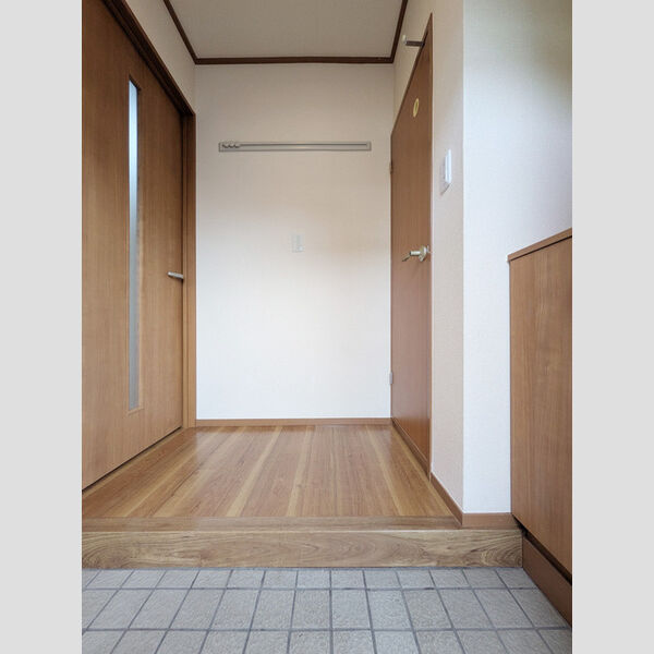 ライフアメニティー102号室 玄関