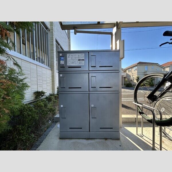 コンフォルト302号室 宅配ボックス