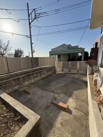 片瀬山戸建 駐車場