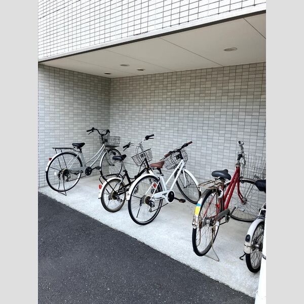 アテリア コート303号室 駐輪場