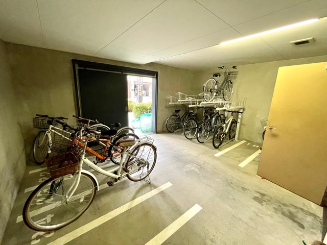 レジディア両国8階 駐輪場