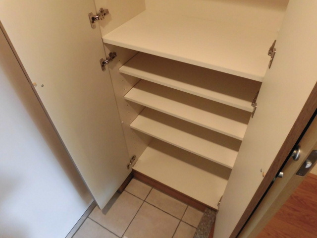 アクトフォルム江古田0303号室 下駄箱