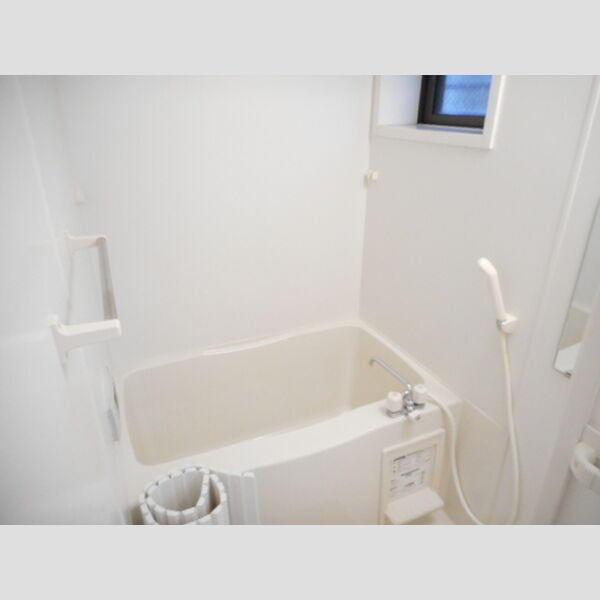 コンフォートn.妙典102号室 追い焚き給湯機能付き浴室(小窓付)