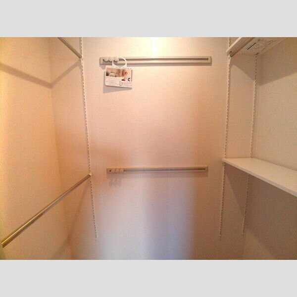 ヴェルドミールⅢ101号室 ワンステップクローゼット