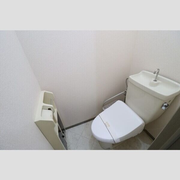 メゾン・ド・ラフィーネ　A102号室 トイレ(温水洗浄暖房便座)