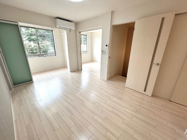 Ｓｍｉｌｅ　ｖｉｌｌａ（スマイル　ヴィラ）202号室 リビング