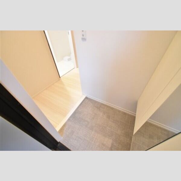 ヒルズ萩山102号室 玄関