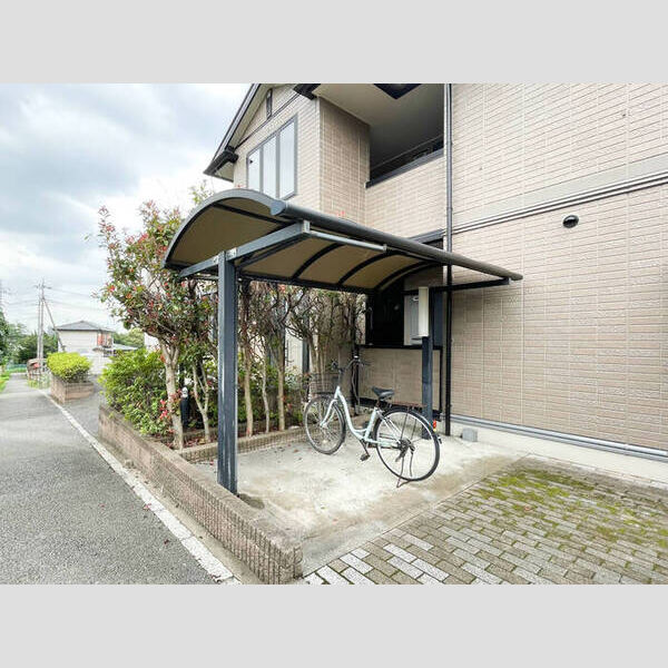 レ・ポワソン 駐輪場