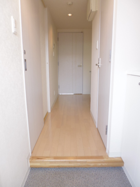 トレセリア大和田 玄関