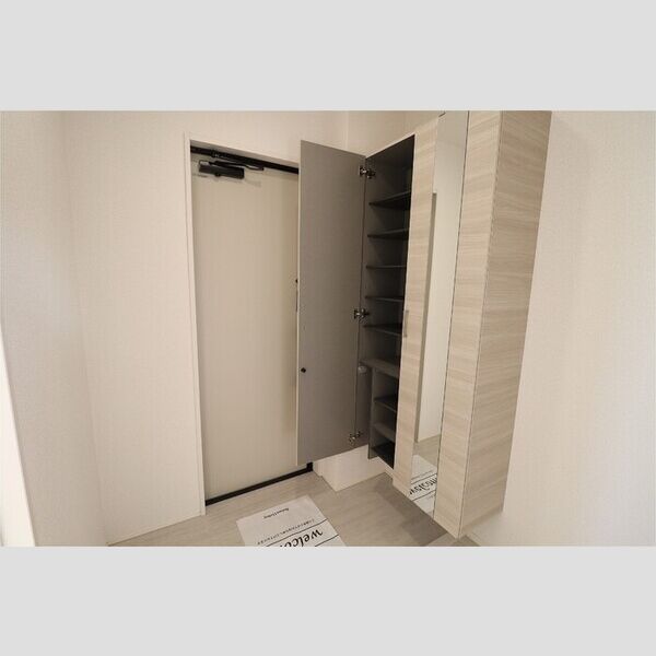 D-KISARIA　WⅠ302号室 玄関