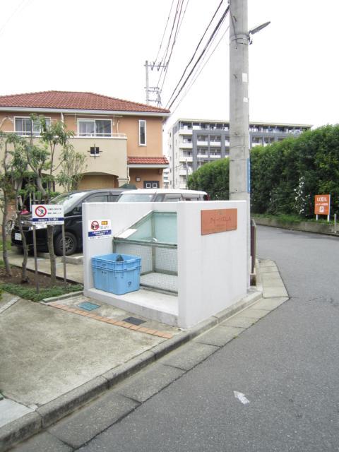 クイーンズヒルＣ棟C2号室 敷地内ゴミ捨場です。