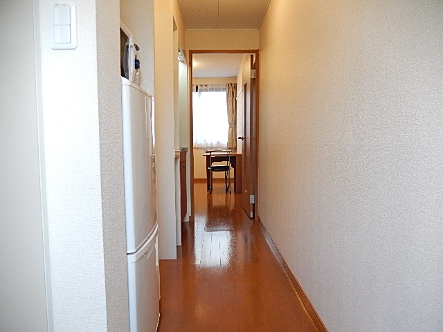 レオパレス第二吉兵衛ハウス205号室 すっきりとした廊下