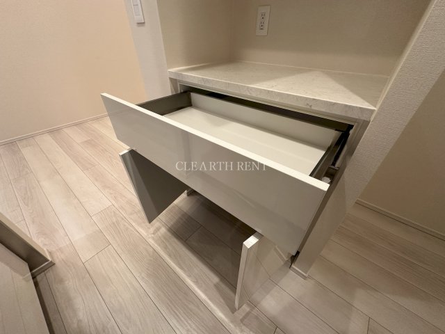 ブランズ愛宕虎ノ門2階 キッチンに食器などの収納スペース有