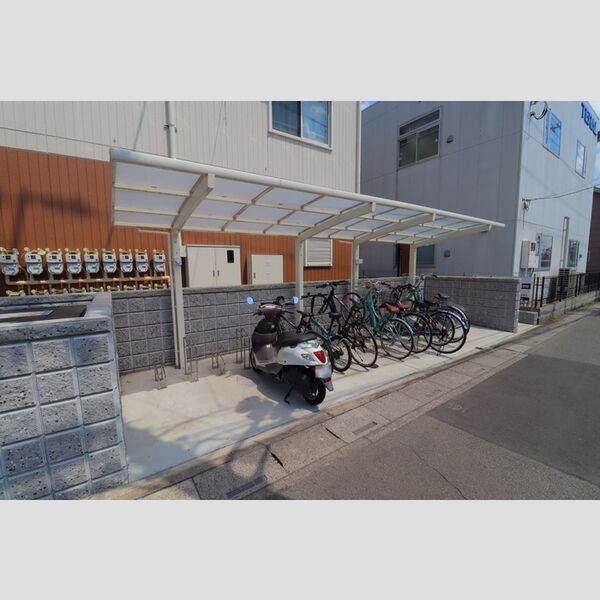 ルミナス ハイム203号室 駐輪場