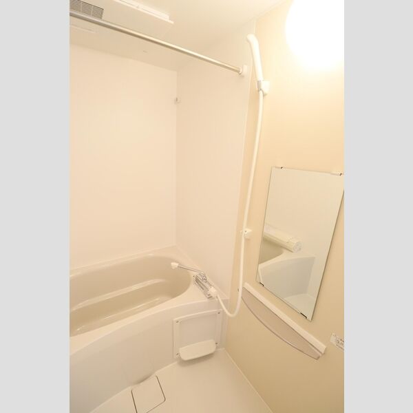 ホワイトヴィラ101号室 浴室換気乾燥機付きバスルーム