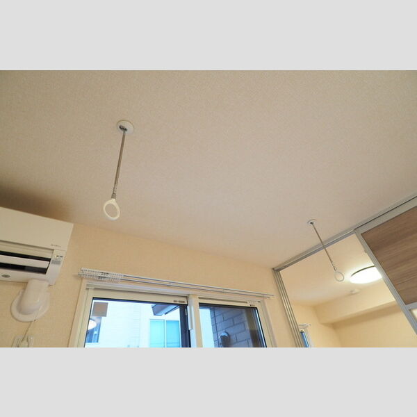 リゾラパレス203号室 室内物干し