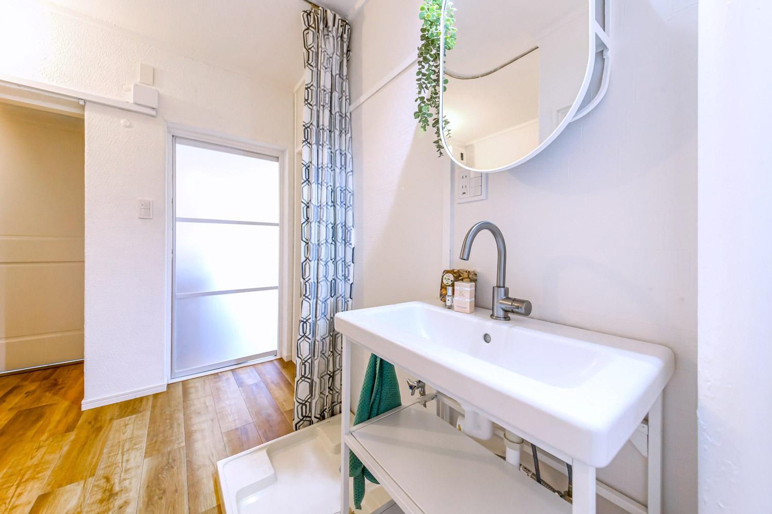 高津団地デザイナーズ物件 おしゃれなデザイナーズタイプ洗面台で、鏡に向かうの楽しみ