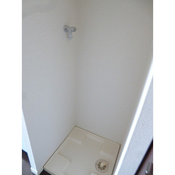 エルフラット鶯谷1201号室 洗濯機置き場