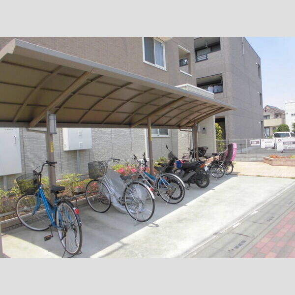 サニークロスZ 駐輪場