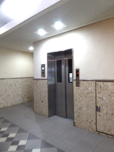 ライオンズステーションプラザ松戸2階 エレベーター　※前回募集時2022年11月の写真