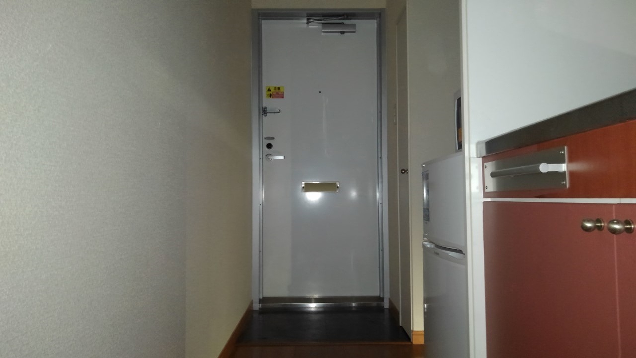 レオパレスシルバーアロー 玄関