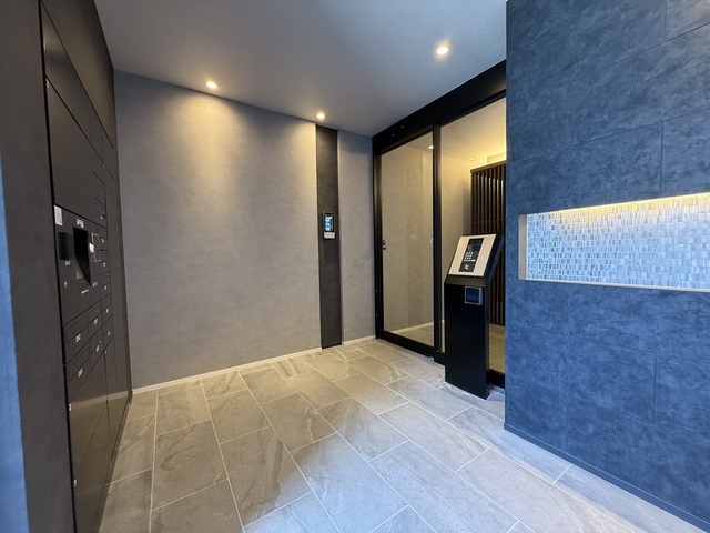 avenir K205号室 エントランス