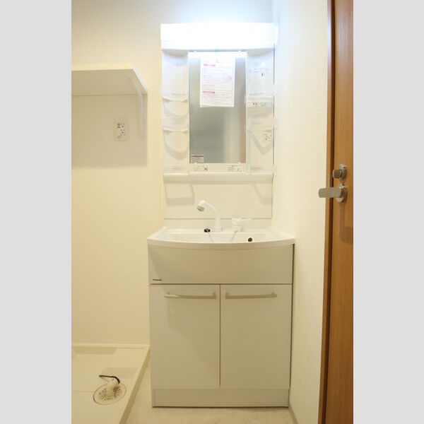 SUN RESIDENCE 106号室　洗面台