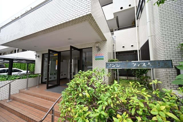 マンション　ウィスタリア3階 エントランス
