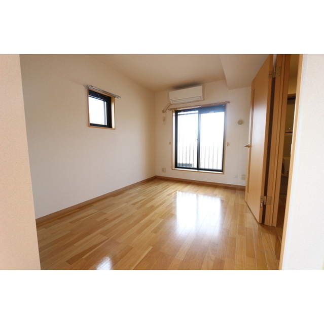 フォルトゥーナ301号室 リビング