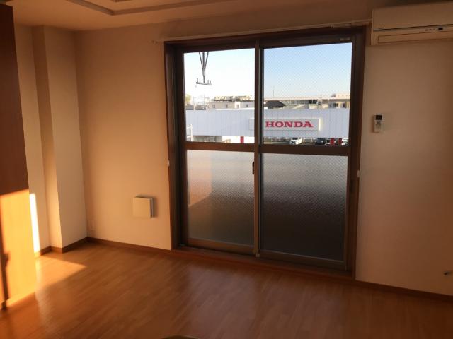 パイン・フィールド　 室内