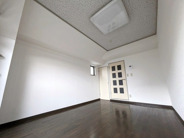 三園さえぐさマンション408号室 リビング