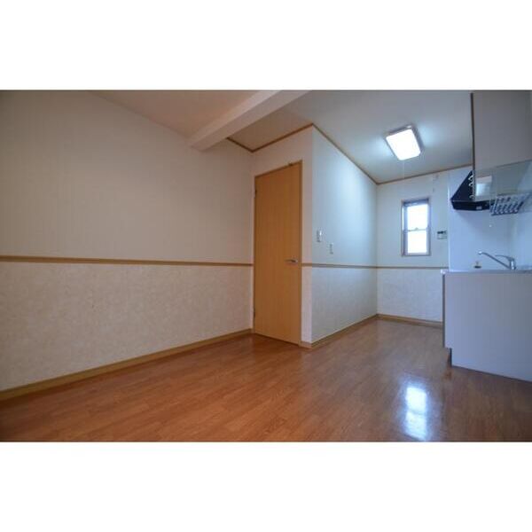 メゾンダジュール10番館105号室 リビング