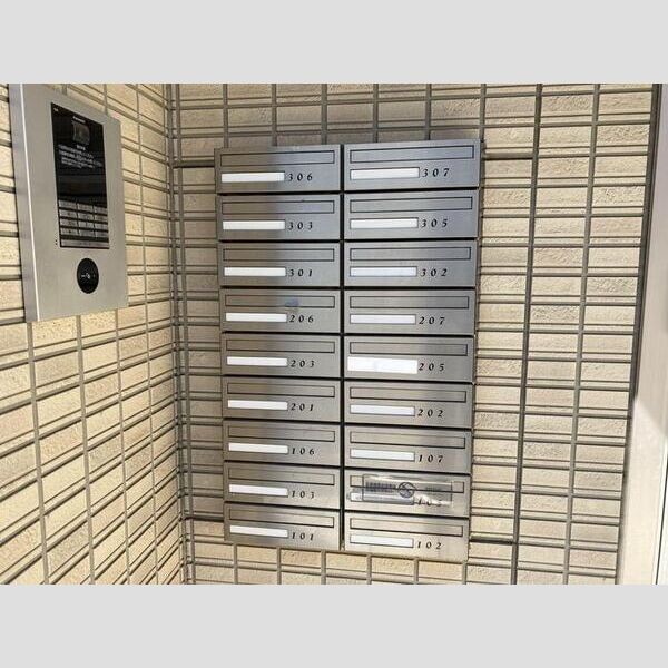 コルノリザイア105号室 郵便ポスト