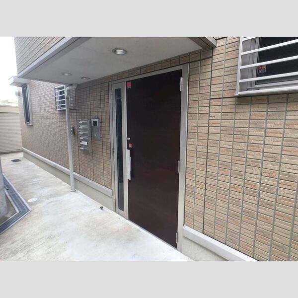 アルカディア101号室 エントランス