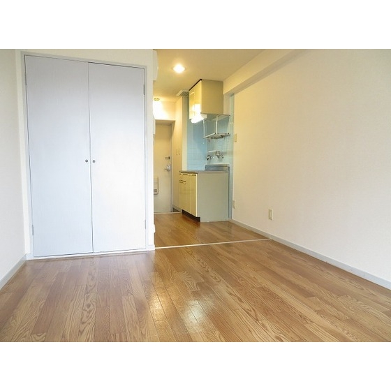 エレガンス綾瀬５ 内観