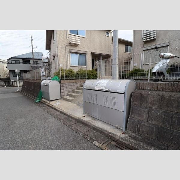 ハイブリッジ　Ⅰ102号室 ゴミ箱