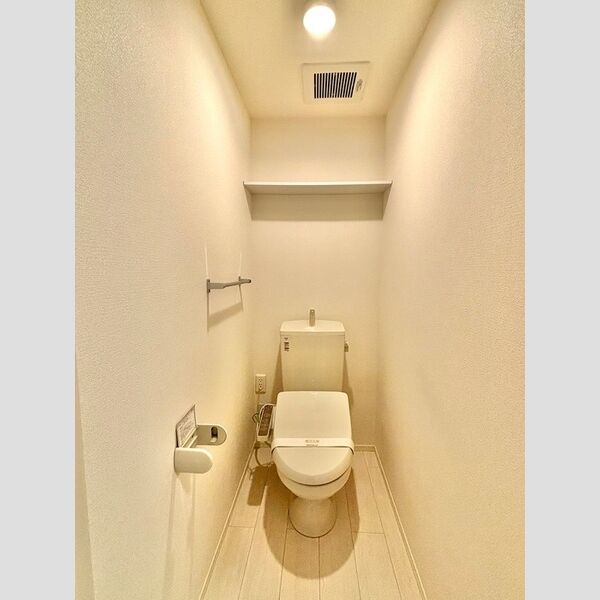 レスティングスウェル浦和103号室 トイレ