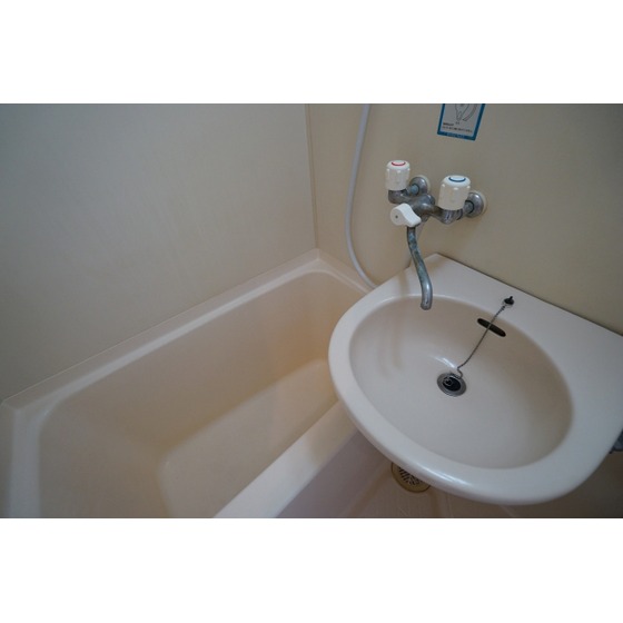 エレガンス綾瀬６ 内観